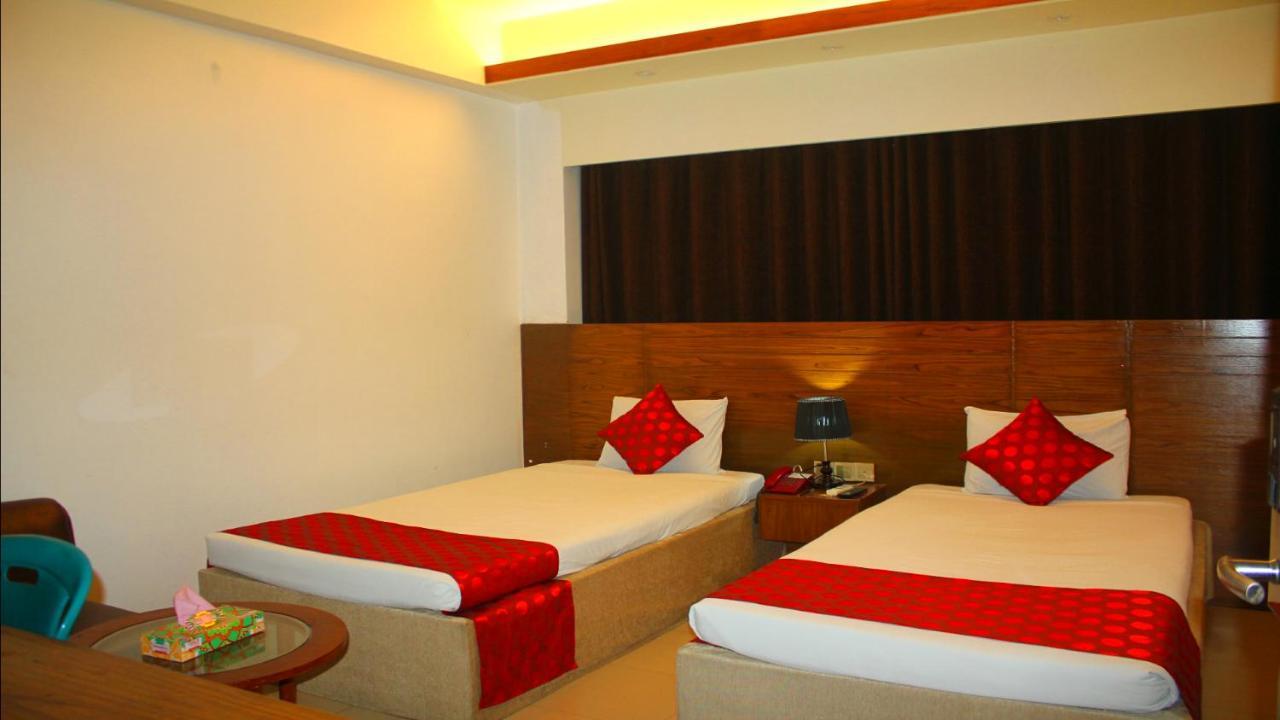 The Alina Hotel & Suites Читагонг Екстериор снимка