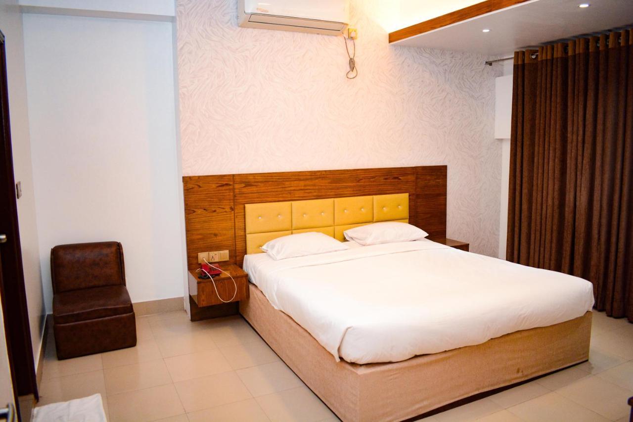 The Alina Hotel & Suites Читагонг Екстериор снимка