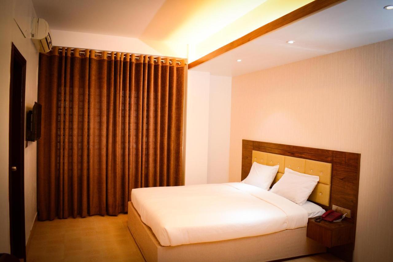 The Alina Hotel & Suites Читагонг Екстериор снимка