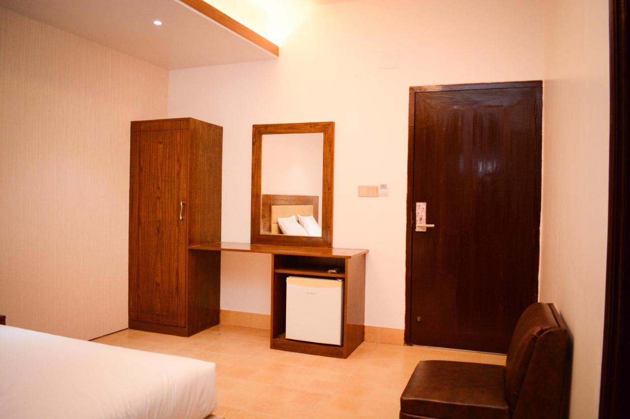 The Alina Hotel & Suites Читагонг Екстериор снимка