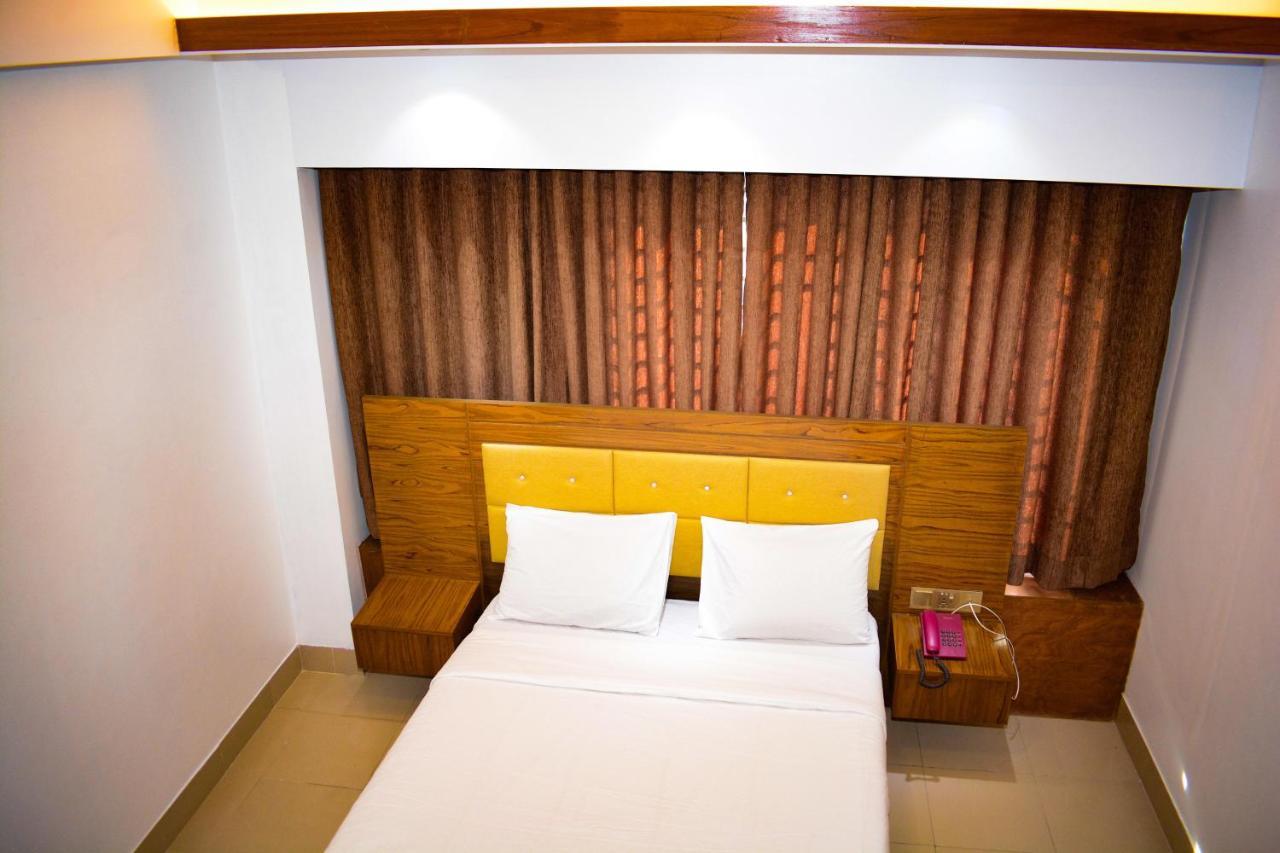 The Alina Hotel & Suites Читагонг Екстериор снимка